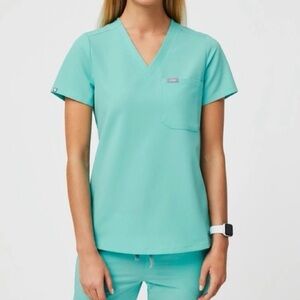 FIG Catarina One Pocket Scrub Top - Fresh Aqua Blue
